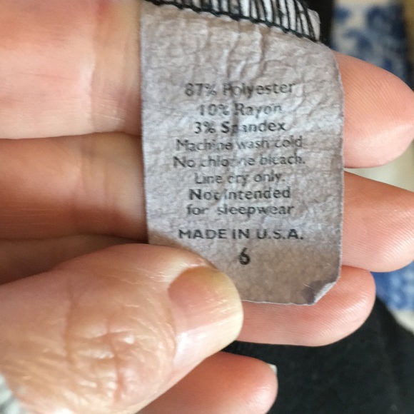 👚SUPER CUTE LONG SLEEVE T👚 - Picture 4 of 4